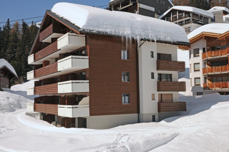 Außenansicht des Alpenhaus 42 im Winter